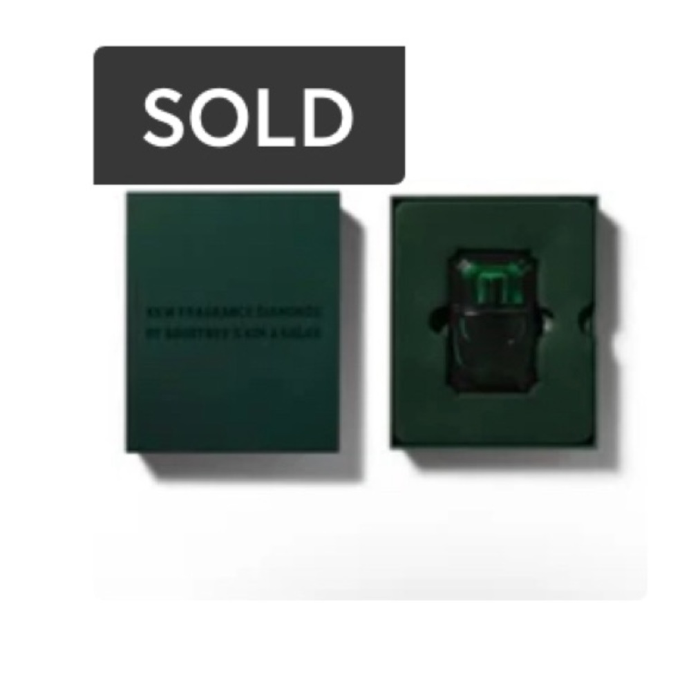 ❌SOLD ON Ⓜ️❌ KIM EMERALD DIAMOND BNIP Authentic Picture added - Picture 1 of 7